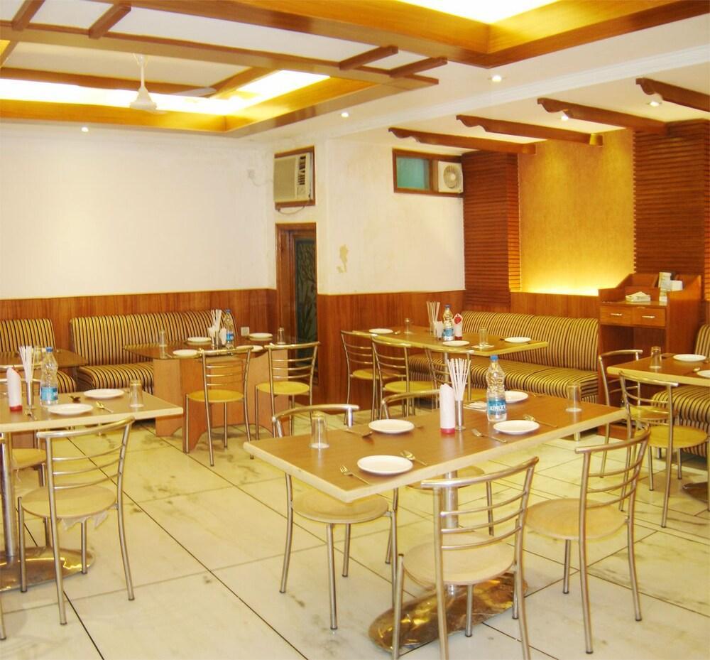Hotel Apra Deluxe New Delhi Restaurant billede
