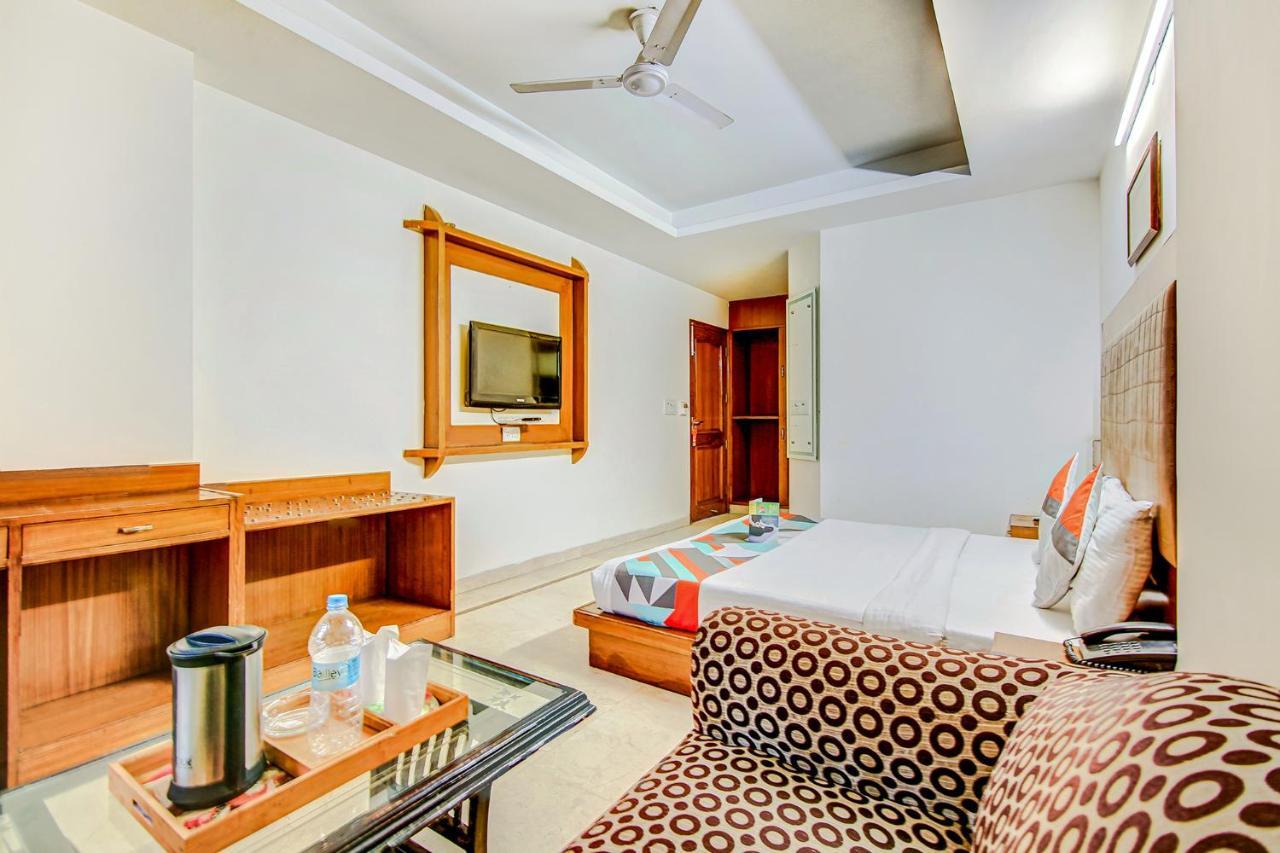 Hotel Apra Deluxe New Delhi Eksteriør billede